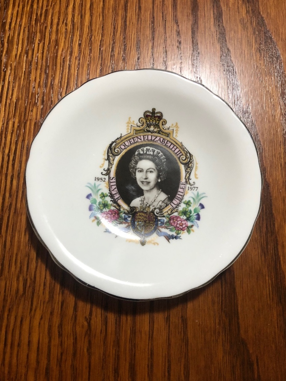 Queen Elizabeth trinket dish silver jubilee fine bone China